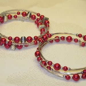 Set of 2 Fuchsia faux pearl memory wire bracelets